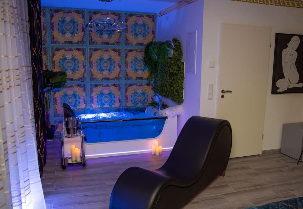 Luxury Love Room Spa Whirlpool Jacuzzi Nuremberg Bagian luar foto