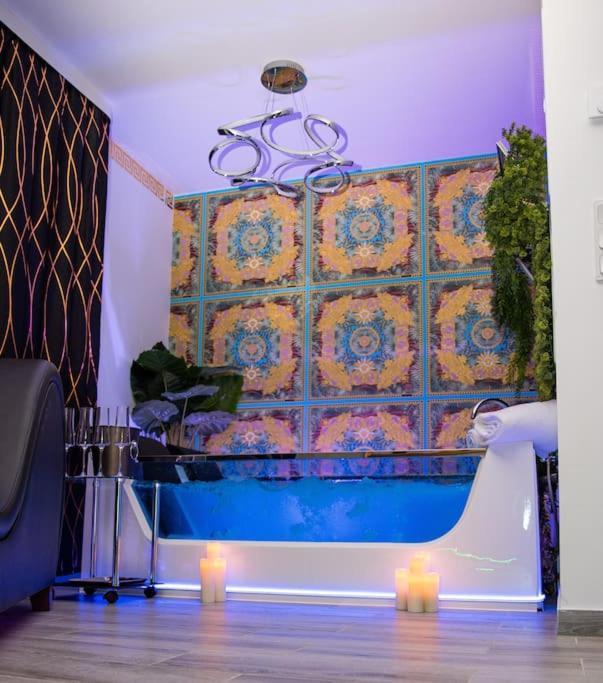 Luxury Love Room Spa Whirlpool Jacuzzi Nuremberg Bagian luar foto