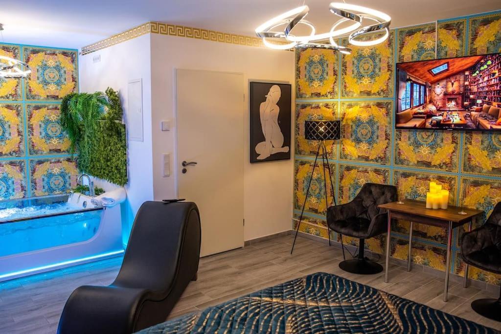Luxury Love Room Spa Whirlpool Jacuzzi Nuremberg Bagian luar foto