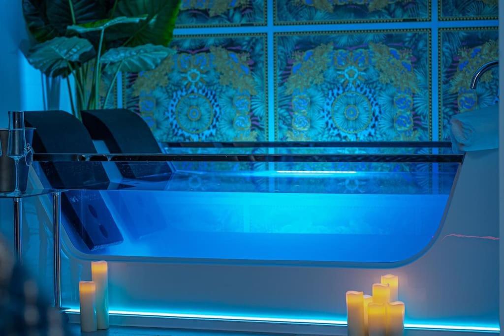 Luxury Love Room Spa Whirlpool Jacuzzi Nuremberg Bagian luar foto
